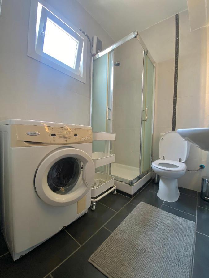Lovely , Cozy , Modern Seaside Apartment Larnaca Bagian luar foto